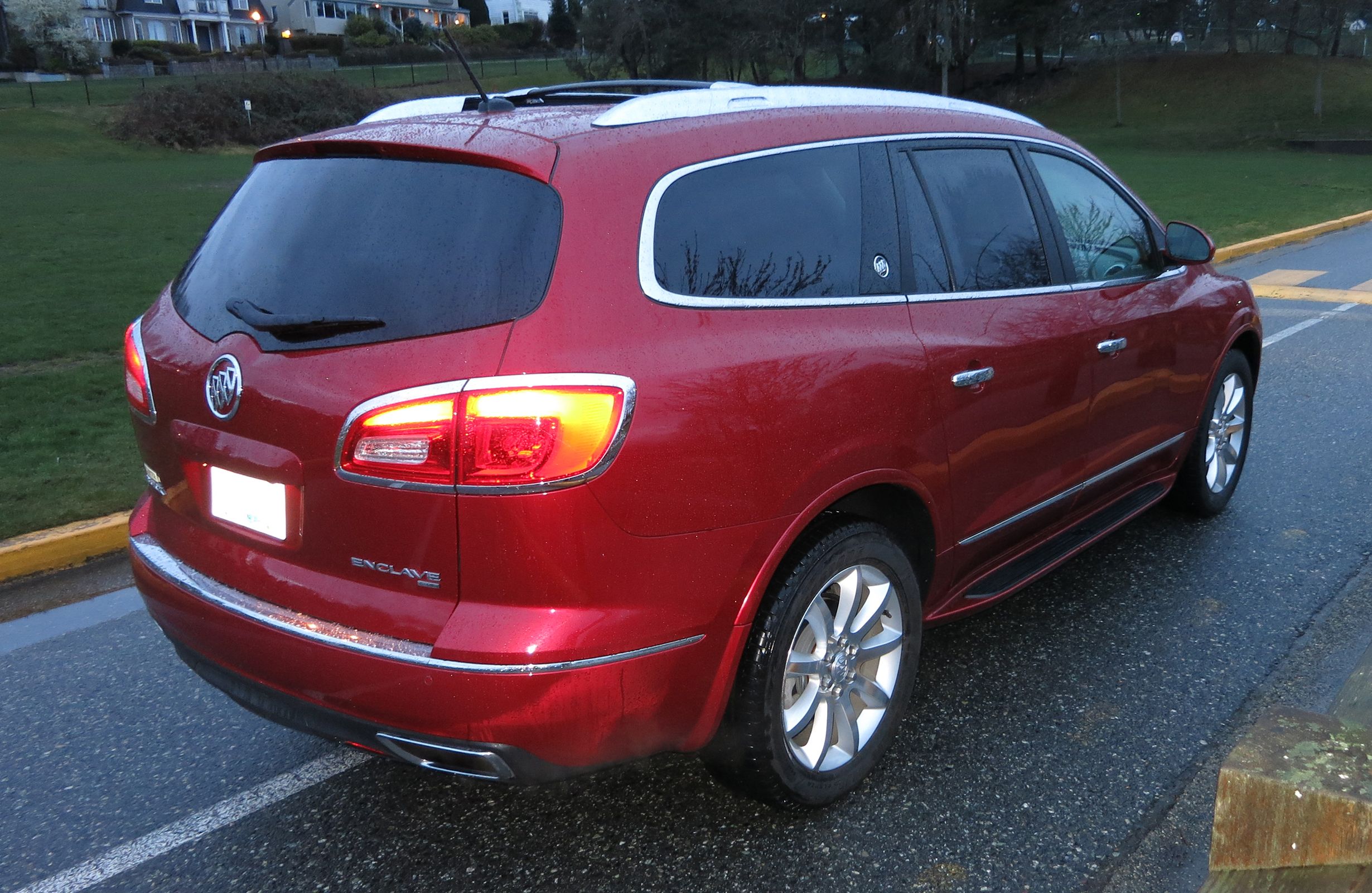 Road test 2014 Buick Enclave Driving