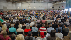 Conservative leadership frontrunner Pierre Poilievre has been attracting massive crowds throughout the summer, but this one from Sunday night deserves special mention. That’s in Sidney, B.C., the heart of the Saanich-Gulf Islands riding that made Elizabeth May Canada’s first elected Green MP. While the riding does have Tory roots, this is a near-unprecedented turnout for a metro area generally known as one of the most left-leaning in the country.