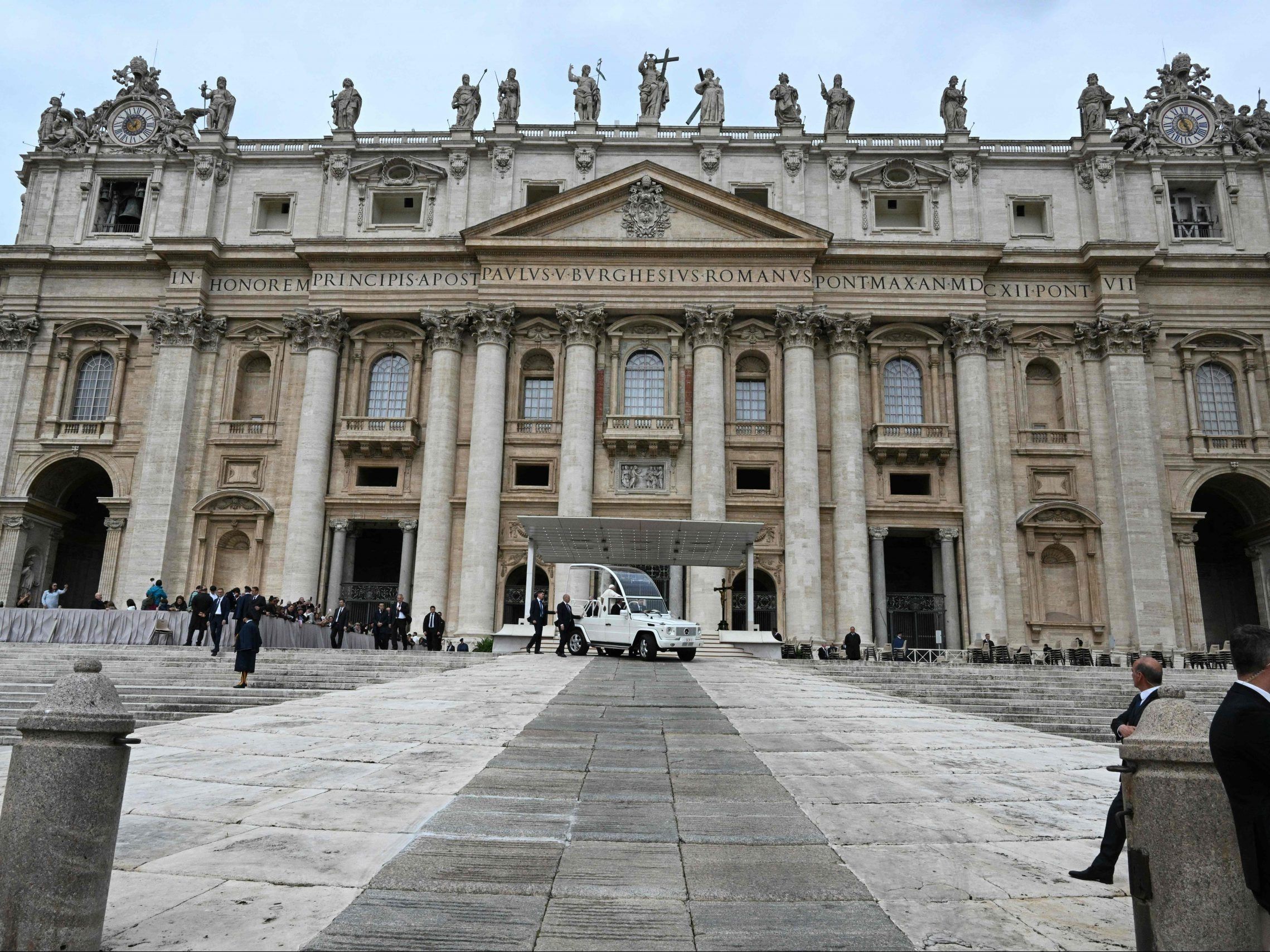 Car Rushes Vatican Gate Is Fired On By Gendarmes Driver Apprehended