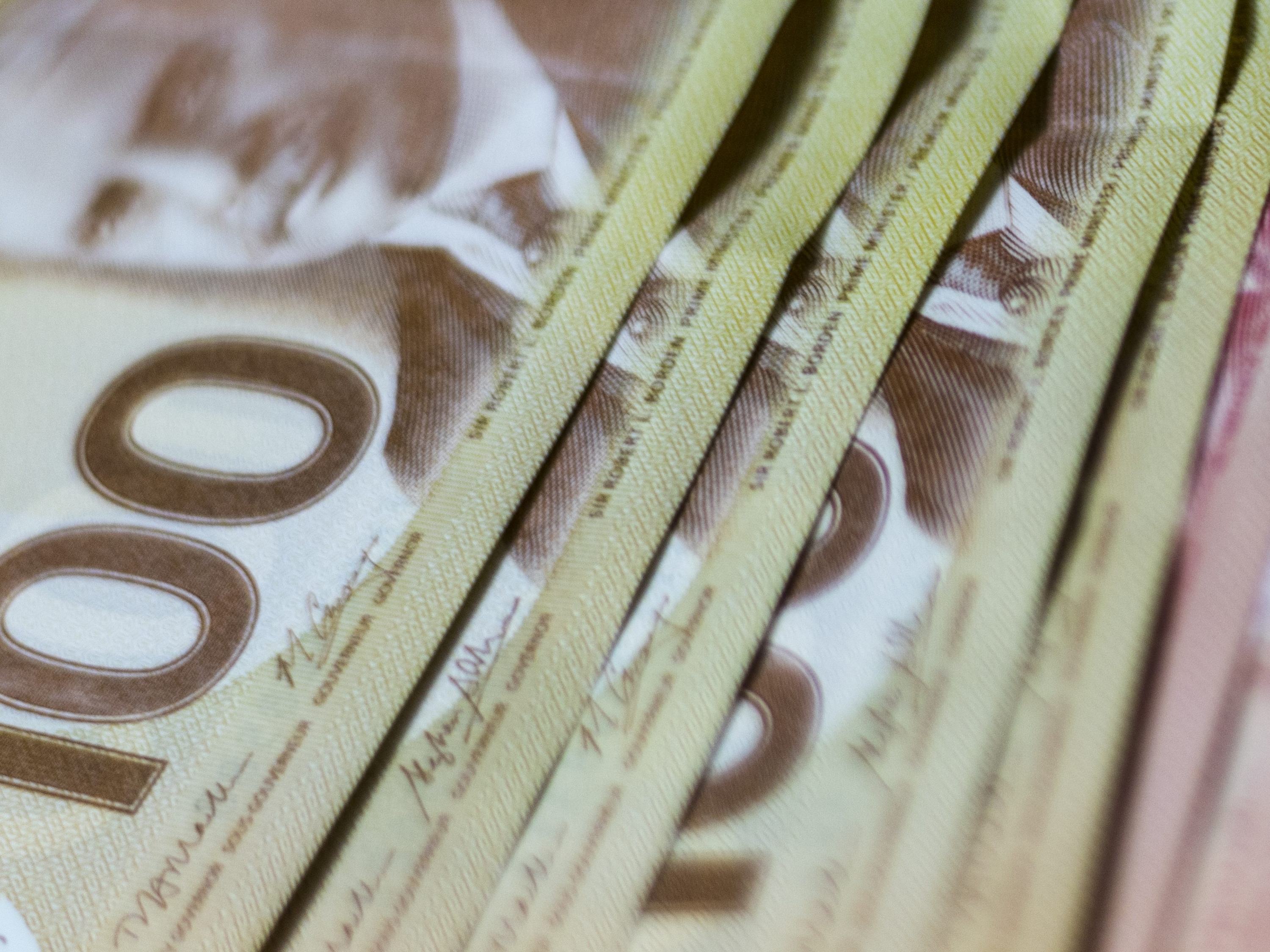 Bonokoski: Failure of federal public services does not stop bonuses