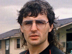 WACO: New doc pulls back curtain on 'American Apocalypse' - canada news today - Canada - Planetnewspost David Koresh was a madman. NETFLIX