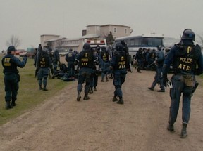 WACO: New doc pulls back curtain on 'American Apocalypse' - canada news today - Canada - Planetnewspost Waco: American Apocalypse. Cr. Courtesy of Netflix © 2023