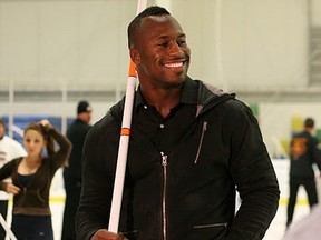 Vernon Davis of the San Francisco 49ers got involved with curling prior to the 2010 Winter Olympics. Photo, courtesy USA Curling