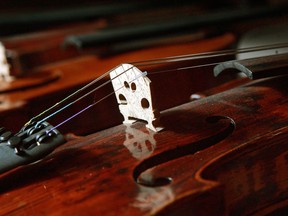 violin-maker-cal0915-tr2u2