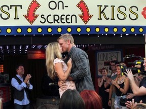 Sean and Lindsey lock lips to land in the record book on this week's episode of The Bachelor.