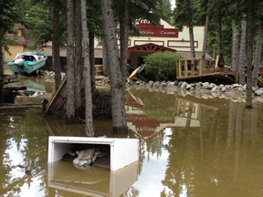 Cleanup efforts in Bragg Creek. (Michele Jarvie/Calgary Herald)