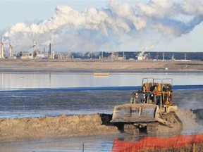 New federal government research has confirmed that oilsands tailings ponds are releasing toxic and potentially cancer-causing chemicals into the air.