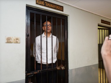 Tracy Bantleman) takes pictures of her husband Neil Bantleman  at a detention room at the South Jakarta court.