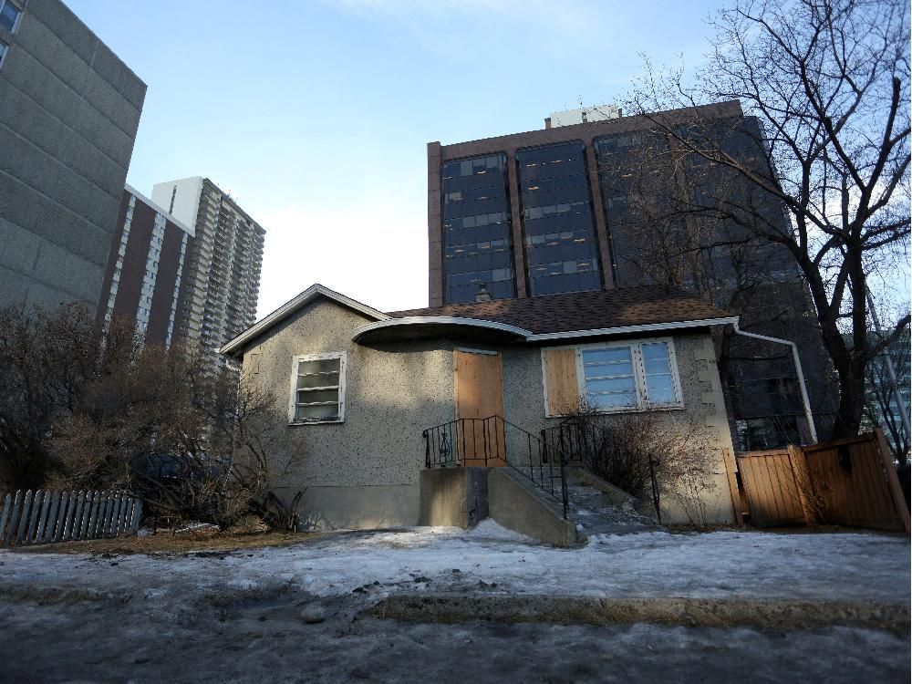 The last occupied house in downtown Calgary has been demolished