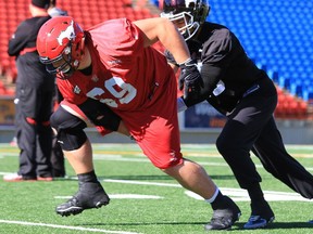 Calgary Stampeders centre Brett Jones practises the snap with quarterback Bo Levi Mitchell during a drill last October. Jones officially signed with the NFL's New York Giants on Wednesday.