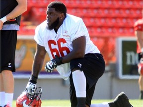 Former Calgary Stampeders offensive lineman Stanley Bryant has signed with the Winnipeg Blue Bombers.