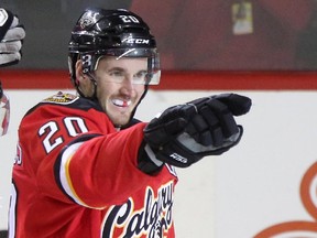 Curtis Glencross has been traded to the Washington Capitals.