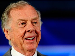 T. Boone Pickens apologizes to Canadians for President Barack Obama's veto of the Keystone XL pipeline.