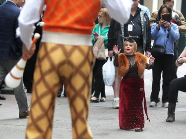 Cast member Mini Lili watched as juggler Gabriel Beaudoin performed.