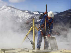 A worker checks water levels at an Encana hydraulic fracturing operation in Colorado. The company is selling its DJ Basin assets in the state for US $900 million.