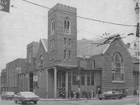 Central United Church, Calgary, Alberta. View of churchgoers entering the building. Calgary Herald File Photo.