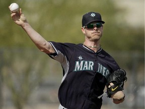 Seattle Mariners' Mark Lowe is shown throwing during spring training baseball practice Saturday, Feb. 21, 2015, in Peoria, Ariz. The Toronto Blue Jays continued to stock up at the trade deadline, acquiring reliever Mark Lowe from the Mariners.
