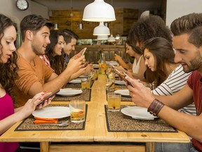 cellphones_dinnertable940