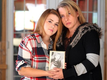 Cheyenne Dunbar and her mother Terry Dunbar held a photo of Cheyenne's two-year-old daughter Hailey Dunbar-Blanchette on September 17, 2015.
