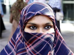 Zunera Ishaq did not object to verifying her identity to a citizenship judge in private, but only objected to removing the veil in front of a crowd, says reader.