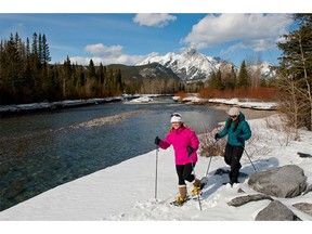 Canmore-snowshoeing