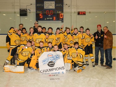 The champion Pee Wee 5 Bow River Bruins.