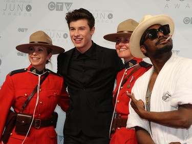 Three-time JUNO winner K-OS, wearing what appears to be a hotel bathrobe, photo bombs JUNO nominee and performer Shawn Mendes on the red carpet at the 2016 Juno Awards at the Saddledome in Calgary, Alta., on Sunday, April 3, 2016.