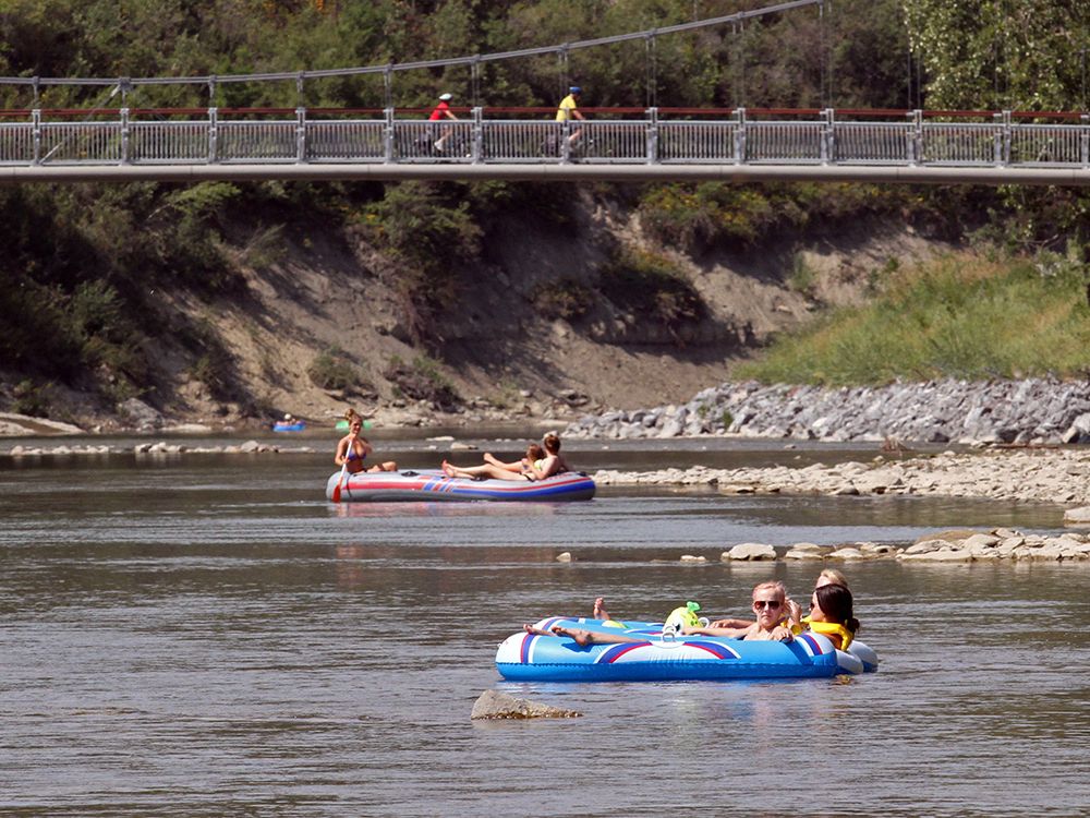 Calgary expecting hotter than usual temperatures, average rainfall for