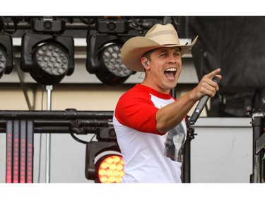 Dustin Lynch performs at day 3 of Country Thunder at Prairie Winds Park in Calgary, Ab., on Sunday August 21, 2016. Mike Drew/Postmedia