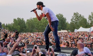 Luke Bryan wows the crowd at day 3 of Country Thunder at Prairie Winds Park in Calgary, Ab., on Sunday August 21, 2016. Mike Drew/Postmedia