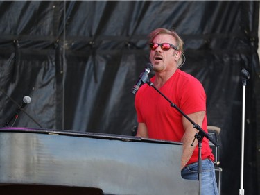 Phil Vassar performs at day 2 of Country Thunder at Prairie Winds Park in Calgary, Ab., on Saturday August 20, 2016. Mike Drew/Postmedia
