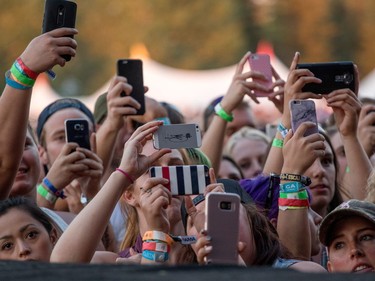 Phones at the ready as Luke Bryan walks the catwalk at day 3 of Country Thunder at Prairie Winds Park in Calgary, Ab., on Sunday August 21, 2016. Mike Drew/Postmedia