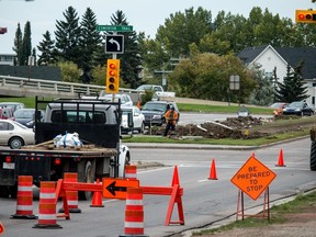 Work going on at Edmonton Trail and Memorial Drive in Calgary, Ab., on Thursday August 18, 2016. Mike Drew/Postmedia