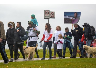 It was a cold and rainy walk, but over 500 people turned out for the Ovarian Cancer Walk of Hope at North Glenmore Park in Calgary, Alta., on Sunday, Sept. 11, 2016. Elizabeth Cameron/Postmedia