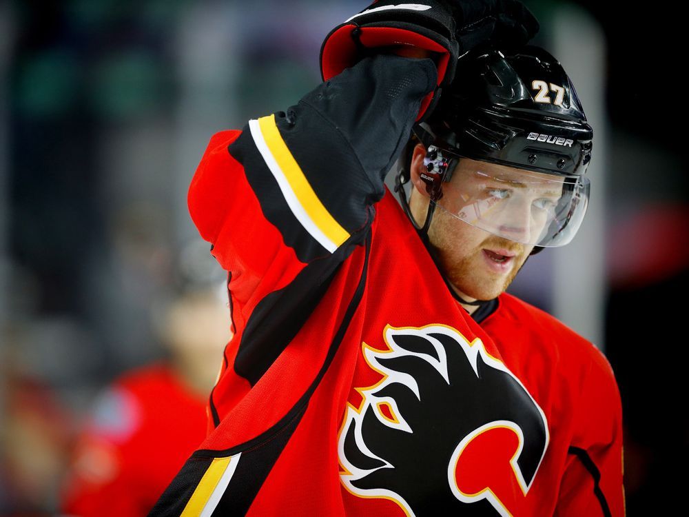 Jersey leak: Calgary Flames new thirds appear on NHL 14?