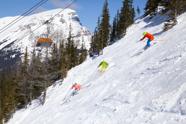 skiers-under-teepee-town-lx_spring-2016