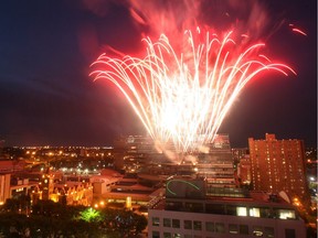 20070701-Calgary-Fireworks fired from the roof of City Hall explode over downtown during Canada Day festivities Sunday evening. Photo by Ted Rhodes, Calgary Herald for No Reporter Assigned City story. Trax #00010388A.