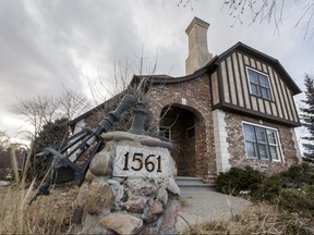 A home sits empty in the Beachwood Estates area of the town of High River on Monday, Jan. 30, 2017. The Alberta government is auctioning off houses in the flood-zone community with the caveat that buyers move them within 160 days.