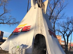 The Lethbridge Police Service, social agencies are gathering twice a month in a city park with elders and vulnerable members of the aboriginal community. ORG XMIT: eQHRosh-xHuA-zqdrOio