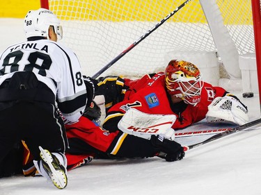 Los Angeles Kings Jarome Iginla scores on Calgary Flames goalie Brian Elliott during NHL hockey in Calgary, Alta., on Wednesday, March 29, 2017. AL CHAREST/POSTMEDIA