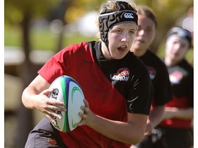 University of Calgary Dinos' DaLeaka Menin runs the ball against the University of Alberta Pandas in Calgary on Sept 20, 2015. (File)