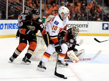 ANAHEIM, CA - APRIL 15:  Kris Versteeg #10 of the Calgary Flames skates past Antoine Vermette #50 of the Anaheim Ducks during the second period of Game Two of the Western Conference First Round during the 2017 NHL Stanley Cup Playoffs at Honda Center on April 15, 2017 in Anaheim, California.  (Photo by Sean M. Haffey/Getty Images)