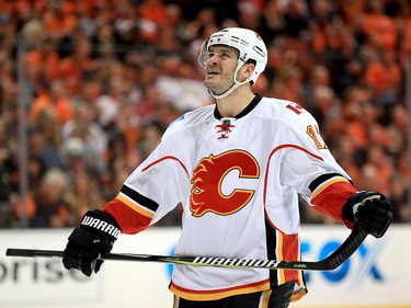 Former Flames winger Lance Bouma signs in Chicago. (Photo by Sean M. Haffey/Getty Images)