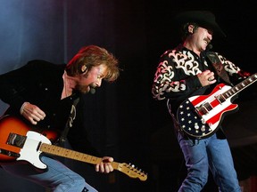** DO NOT SEND TO CP **(LEFT-RIGHT) Ronnie Dunn and Kix Brooks perform at the WaterShed Festival in Walkerton Ont., Sunday, September 1, 2002.n/a