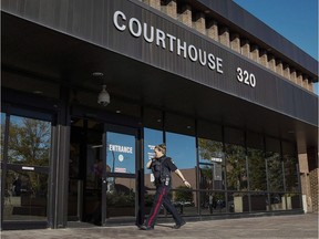 A police officer arrives at the provincial court building where the first court appearance of Derek James Saretzky in Lethbridge, Alta., Wednesday, Sept. 23, 2015.
