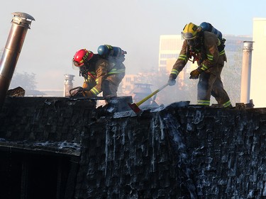 Fire crews battle a two-alarm blaze at  16 St. and 15 Ave. S.W. in the community of Sunalta Monday June 5, 2017 in Calgary, AB. DEAN PILLING/POSTMEDIA