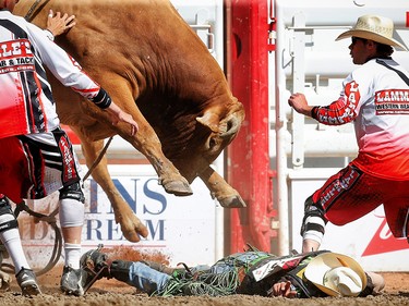 North Carolina bull rider JB Mauney was  injured during his winning ride on Cowahbunga at the Calgary Stampede rodeo. AL CHAREST/POSTMEDIA