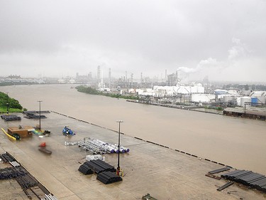 The refinery section of the Houston Ship Channel is seen as flood water rise on August 27, 2017 as  Houston battles with tropical storm Harvey and resulting floods. / AFP PHOTO / Thomas B. Shea        (Photo credit should read THOMAS B. SHEA/AFP/Getty Images) ORG XMIT: 775029538 ORG XMIT: POS1708281524092525