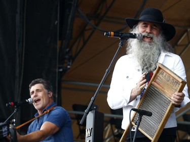 David Roberts of The Washboard Union performs on day one of the Country Thunder music festival held at Prairie Winds Park Friday, August 18, 2017. Dean Pilling/Postmedia