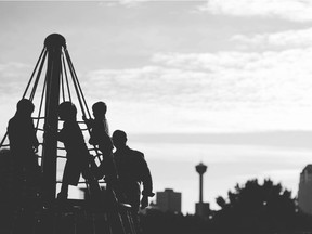 Lindsay Ross Photography Goldstein family in Bridgeland.jpg